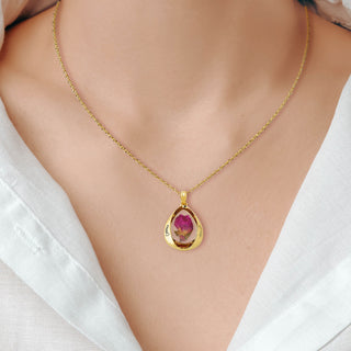 Engraved Dried Flower Teardrop Pendant Necklace